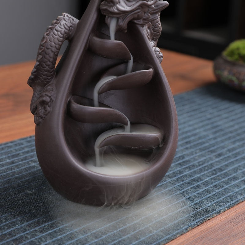 Quemador de incienso de reflujo de dragón de cerámica hecho a mano en cascada
